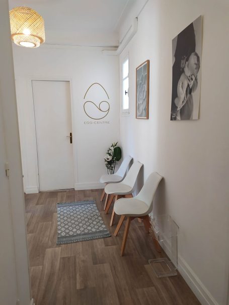 Salle d'attente au sein du EGG Centre, cours d'anglais sous hypnose