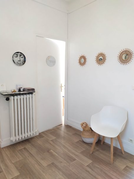 Salle d'attente au sein du EGG Centre, cours d'anglais sous hypnose